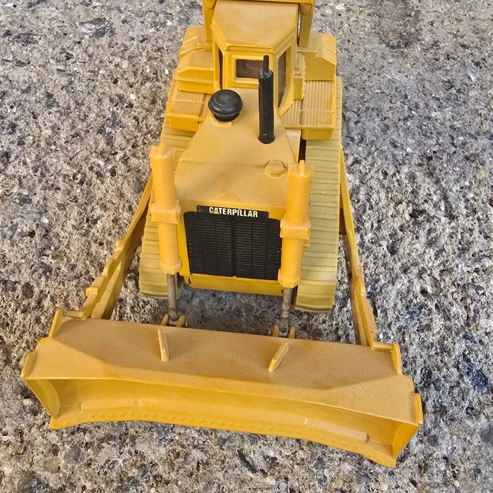 Vintage Ertl Caterpillar D10N Bulldozer Diecast Metal Construction Toy Yellow